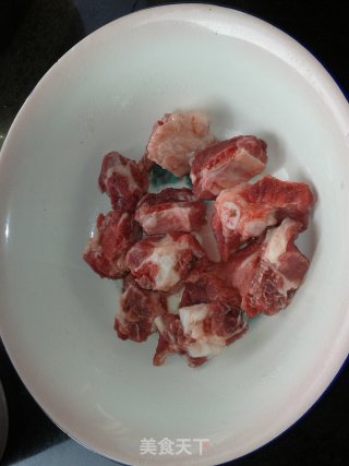 玉米胡萝卜炖排骨的做法步骤：1