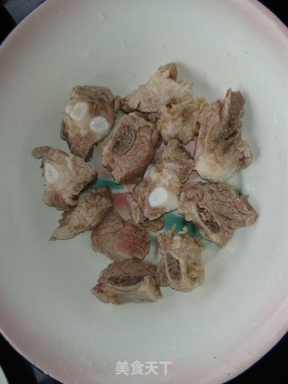玉米胡萝卜炖排骨的做法步骤：5