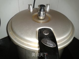 玉米胡萝卜炖排骨的做法步骤：7