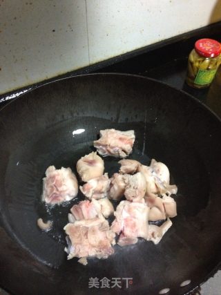 香辣黄豆炖猪蹄的做法步骤：4