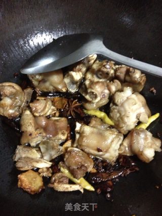 香辣黄豆炖猪蹄的做法步骤：7