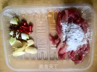 木耳肉丝的做法步骤：1