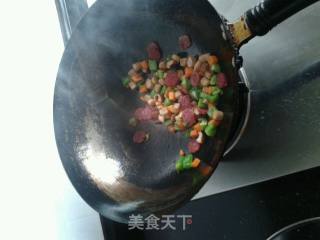 腊肠时蔬炒饭的做法步骤：3