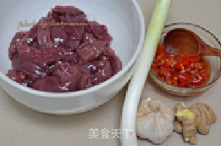 剁椒猪腰的做法步骤：1