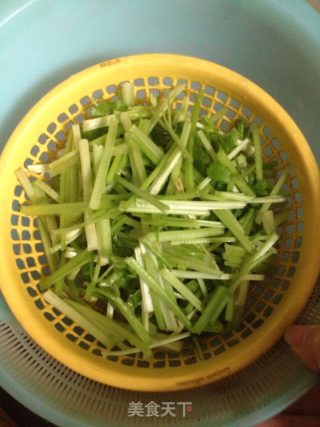 芹菜鸡肫的做法步骤：2