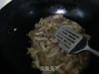 秀珍菇烩豆腐的做法步骤：2