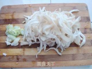 平菇炒鸡蛋的做法步骤：2