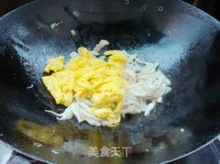 平菇炒鸡蛋的做法步骤：8