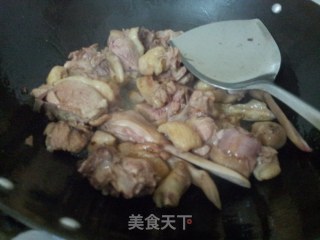 子姜焖鸭的做法步骤：2
