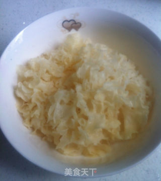 雪梨银耳汤的做法步骤：1