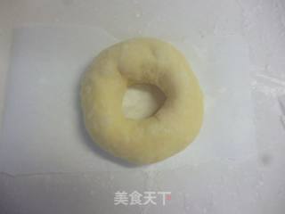 制作简单又美味甜甜圈的做法步骤：4