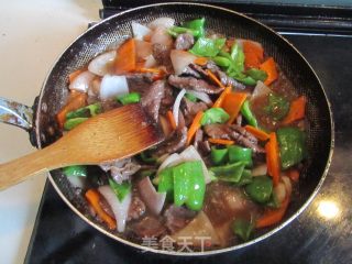 铁板牛肉的做法步骤：10