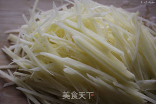 养胃健脾美容养颜降脂降压的大众美食—醋溜土豆丝的做法步骤：1