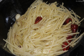 养胃健脾美容养颜降脂降压的大众美食—醋溜土豆丝的做法步骤：8