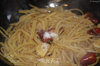 养胃健脾美容养颜降脂降压的大众美食—醋溜土豆丝的做法步骤：10