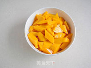 【芒果奶油蛋糕】--- 女儿的生日蛋糕的做法步骤：3