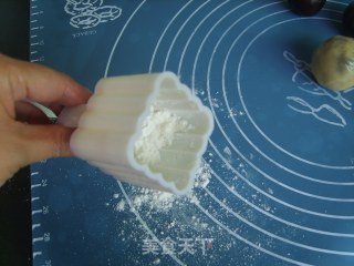 广式红豆沙月饼的做法步骤：11
