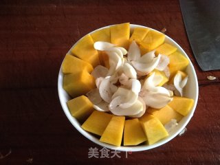 冰糖百合蒸南瓜的做法步骤：3
