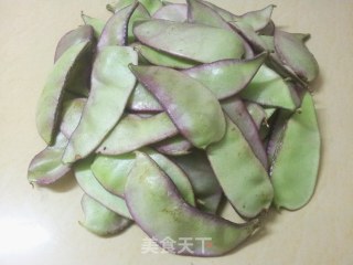 扁豆烧排骨的做法步骤：1