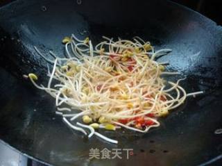 剁椒豆芽炒肉丝的做法步骤：5