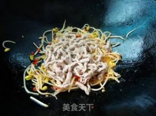 剁椒豆芽炒肉丝的做法步骤：6