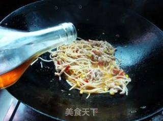 剁椒豆芽炒肉丝的做法步骤：7