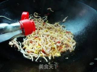 剁椒豆芽炒肉丝的做法步骤：8