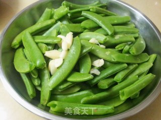 甜蜜豆炒腊味的做法步骤：1