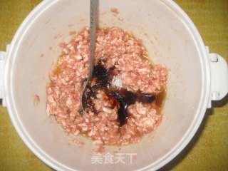 猪肉洋葱煎饺的做法步骤：2