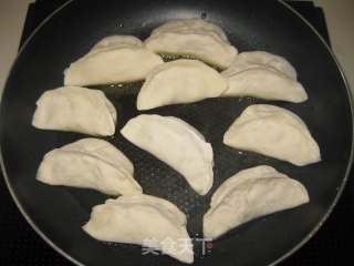 猪肉洋葱煎饺的做法步骤：13