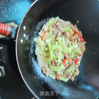 辣椒苦瓜炒肉的做法步骤：6