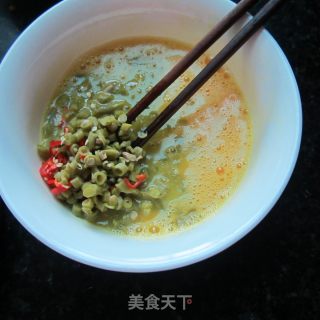 酸豆角煎蛋的做法步骤：4