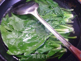 香蒜菠菜的做法步骤：2