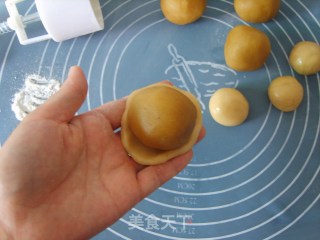 芝士奶油白豆沙月饼的做法步骤：7