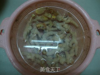 酸笋香辣凤爪的做法步骤：3