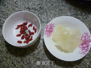 冰糖雪梨的做法步骤：2