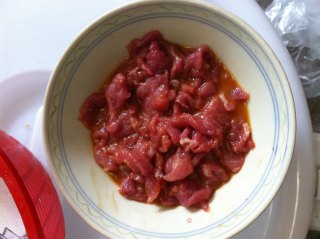 鲜香菇炒肉片的做法步骤：2