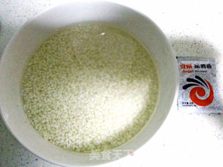 酒酿蛋花汤的做法步骤：1