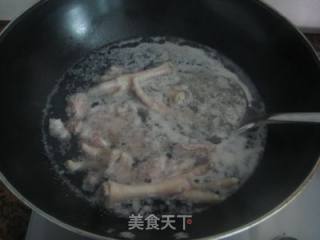 清补凉煲鸡脚的做法步骤：3