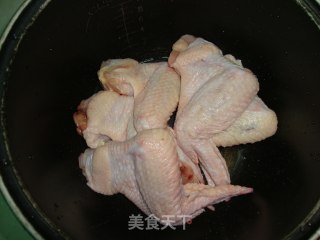 【豉油鸡翅】---冰鲜鸡翅也可以很好味道的做法步骤：1