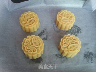 广式金沙奶黄月饼的做法步骤：14