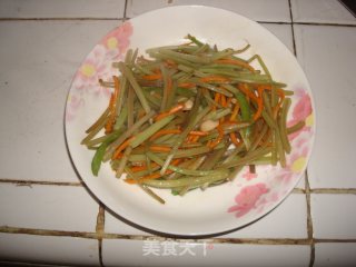 蒜香地瓜叶杆的做法步骤：11