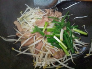 肉片炒河粉的做法步骤：4