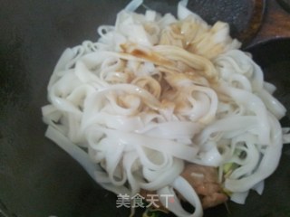 肉片炒河粉的做法步骤：5