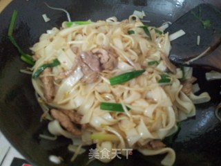 肉片炒河粉的做法步骤：6