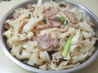 肉片炒河粉的做法步骤：7