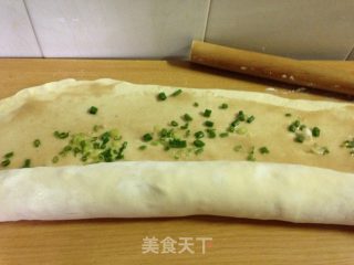 五香花卷的做法步骤：10