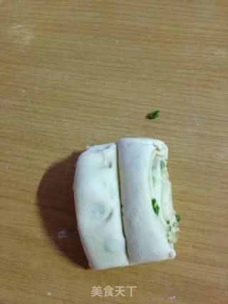 五香花卷的做法步骤：11