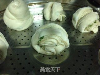 五香花卷的做法步骤：12
