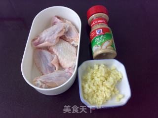 蒜香鸡中翅的做法步骤：1